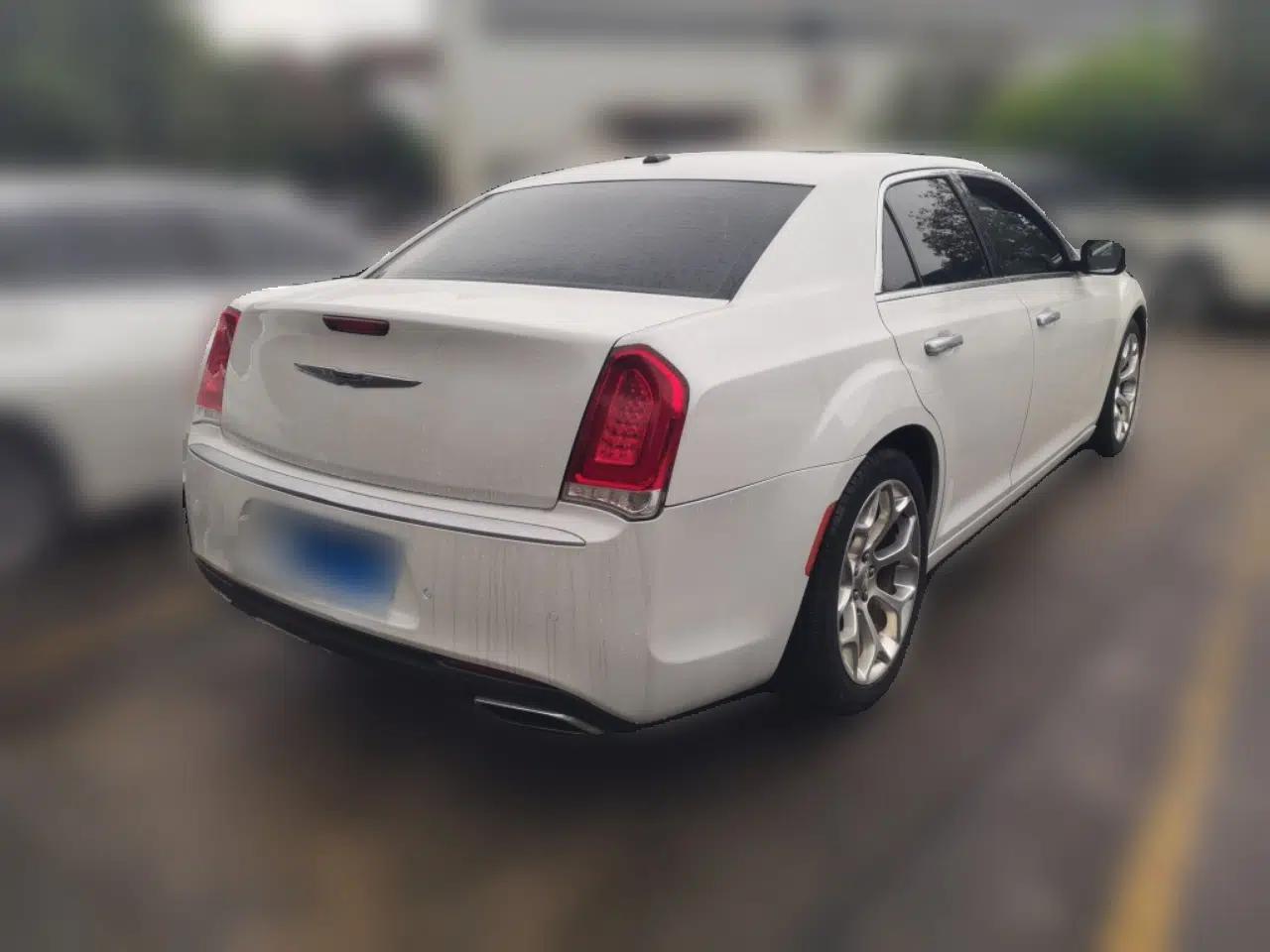 Chrysler 300C 2016 3.0L Supreme Edition — миниатюра 6