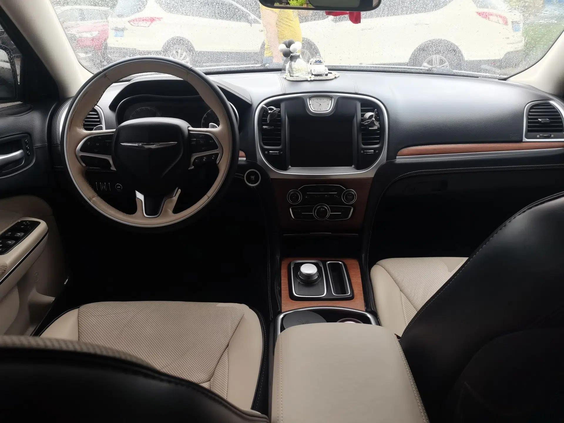 Chrysler 300C 2016 3.0L Supreme Edition — миниатюра 10
