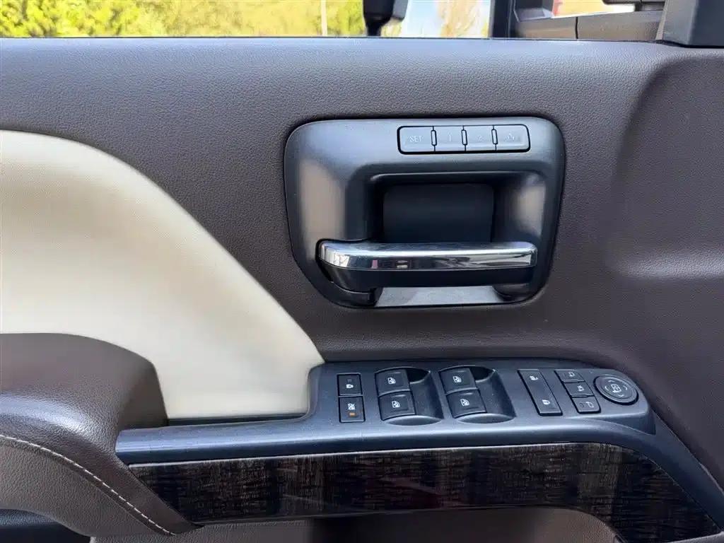 2017 Sierra Luxury Edition — миниатюра 11