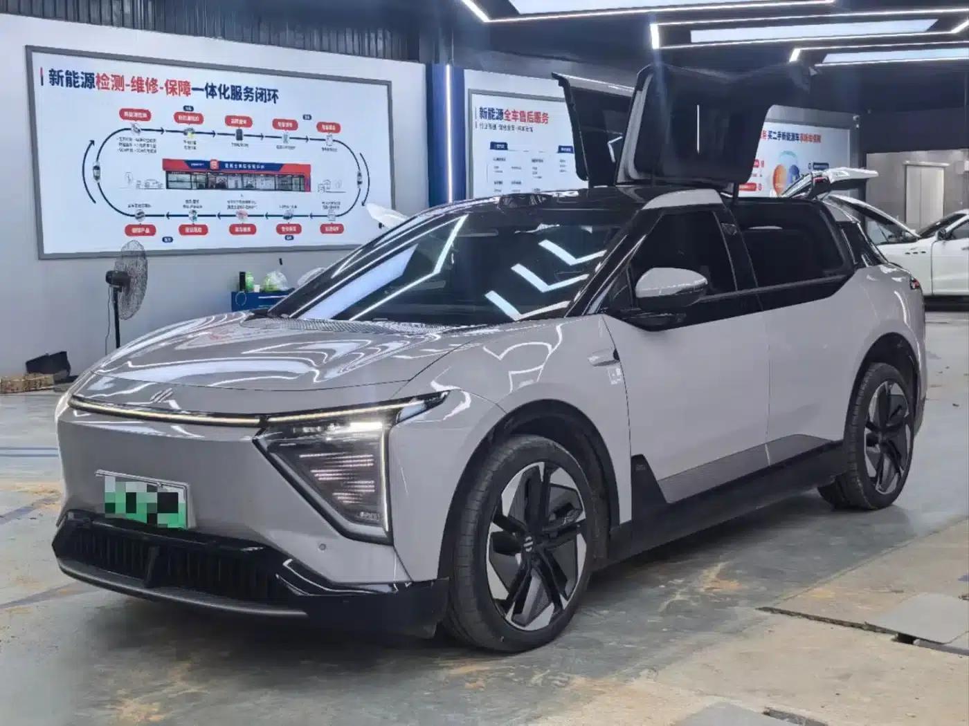 HiPhi Y 2023 765km Flagship Edition — миниатюра 1