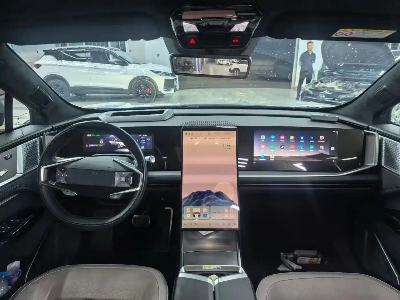 HiPhi Y 2023 765km Flagship Edition — миниатюра 4