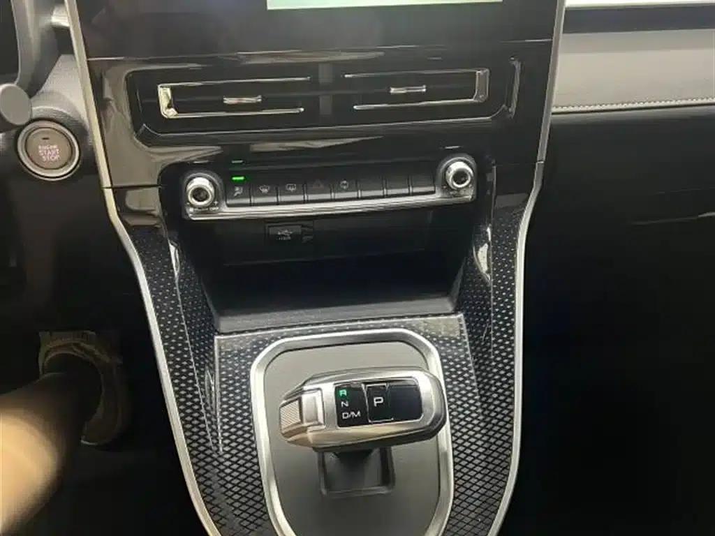 Haval M6 2023 PLUS 1.5T DCT Elite Intelligent Connectivity Edition — миниатюра 14