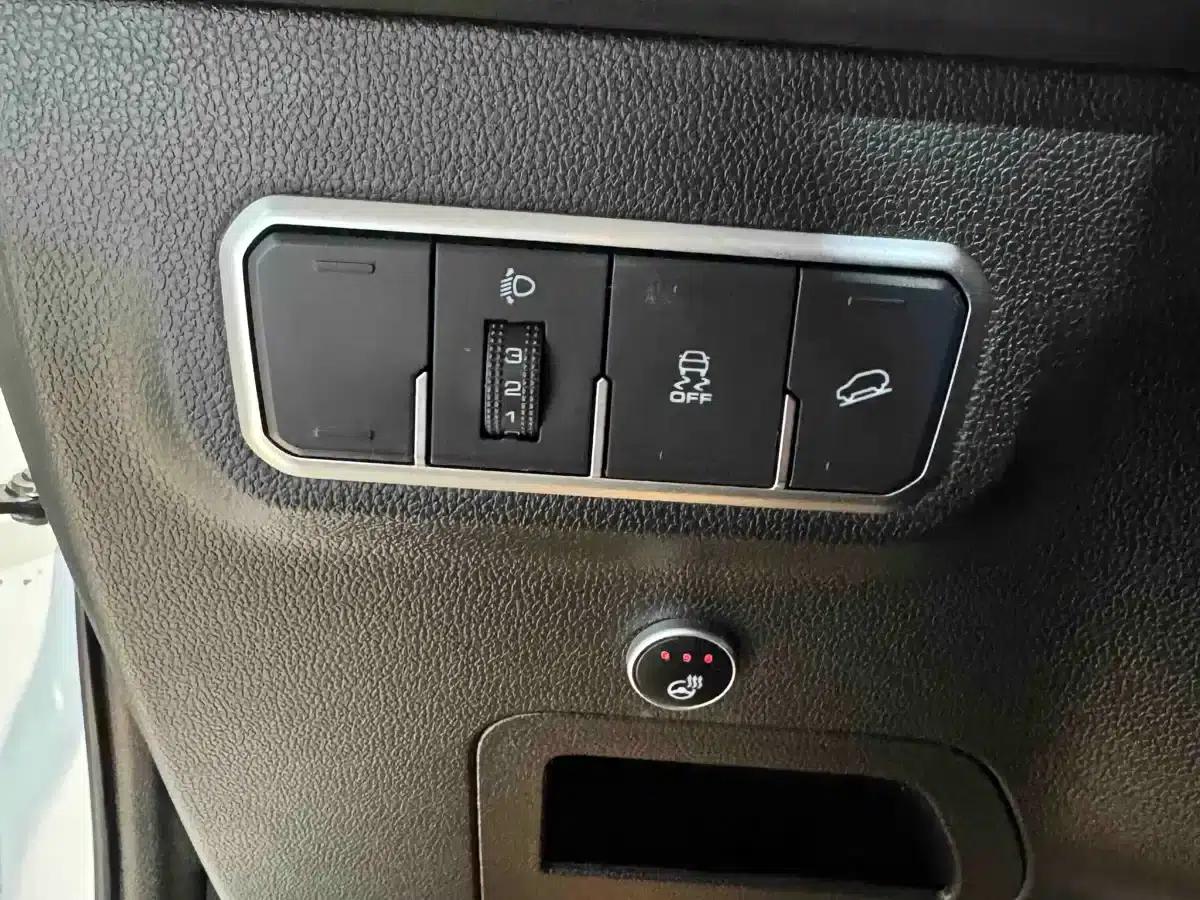 Haval M6 2021 PLUS 1.5T Manual Elite Intelligent Connectivity Edition — миниатюра 15