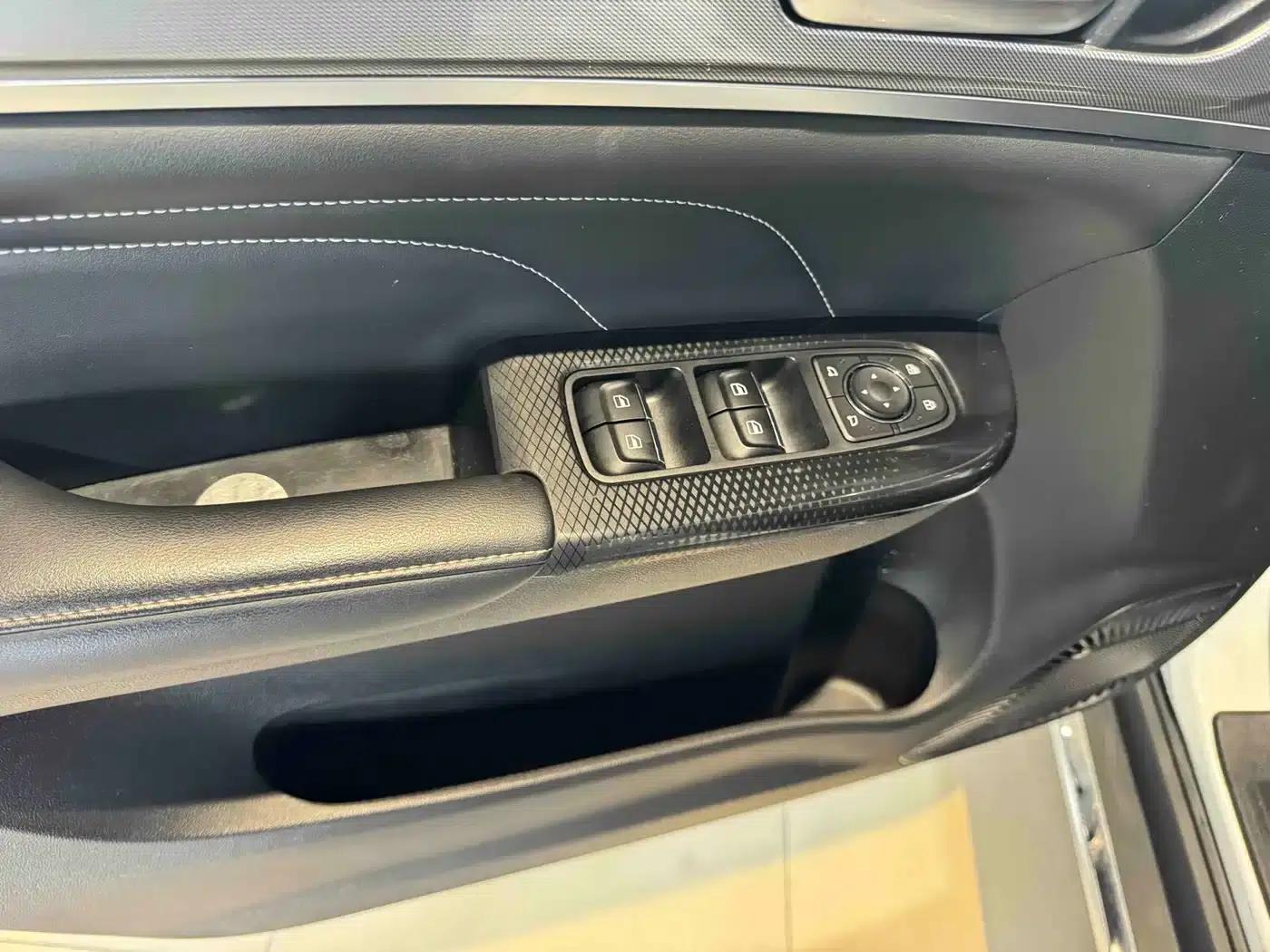 Haval M6 2021 PLUS 1.5T Manual Elite Intelligent Connectivity Edition — миниатюра 16