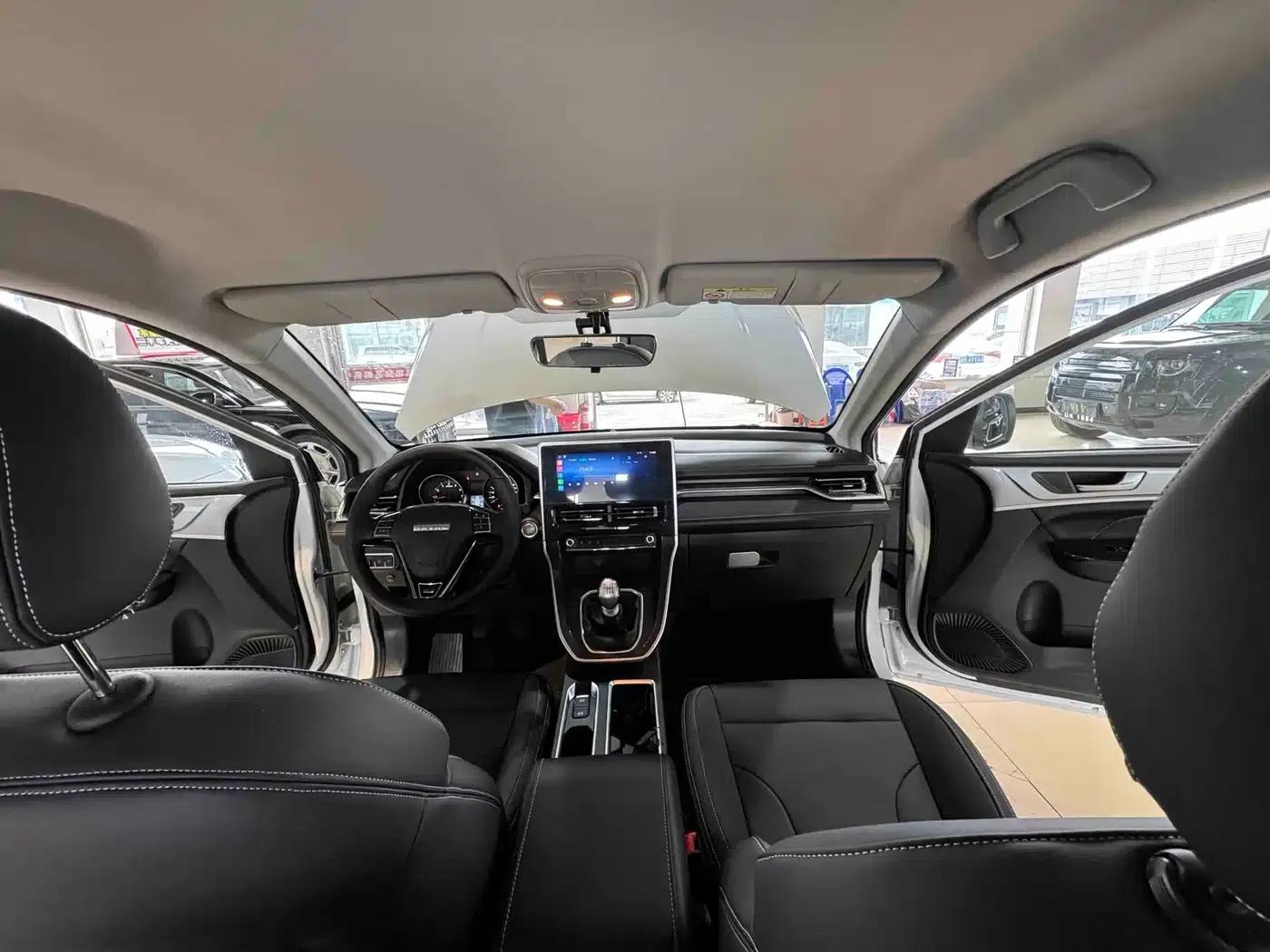 Haval M6 2021 PLUS 1.5T Manual Elite Intelligent Connectivity Edition — миниатюра 9