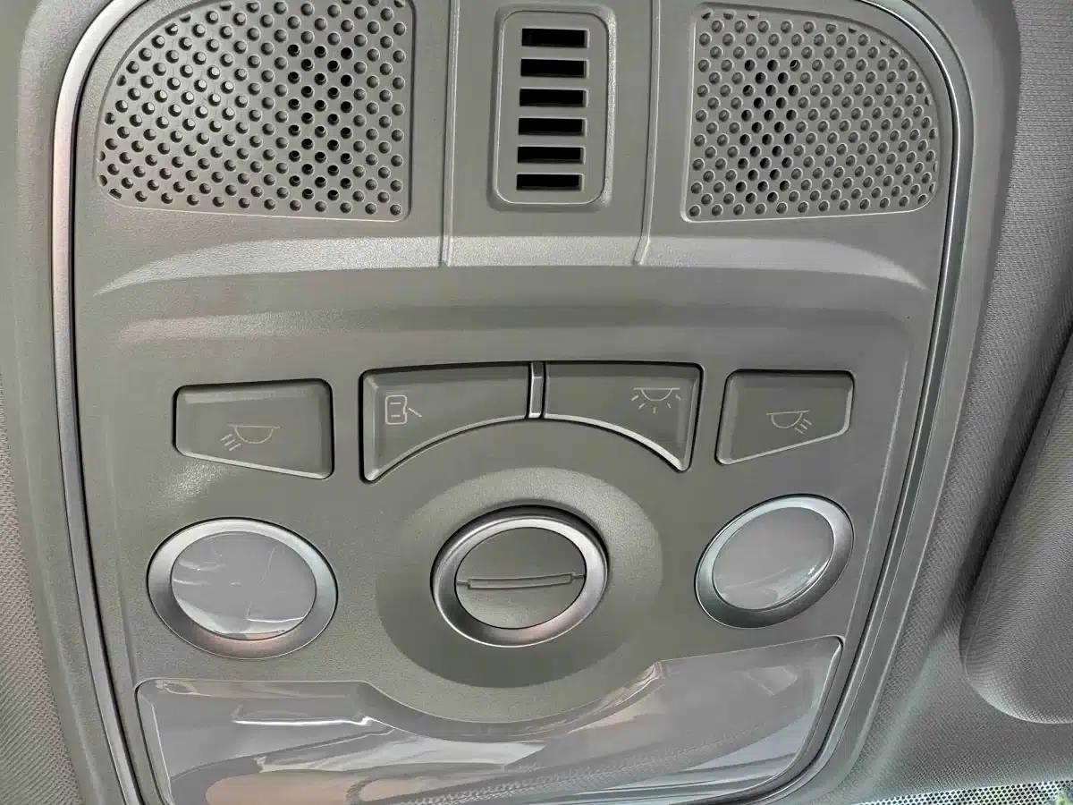 Haval M6 2023 PLUS 1.5T Manual Elite Intelligent Connectivity Edition — миниатюра 14