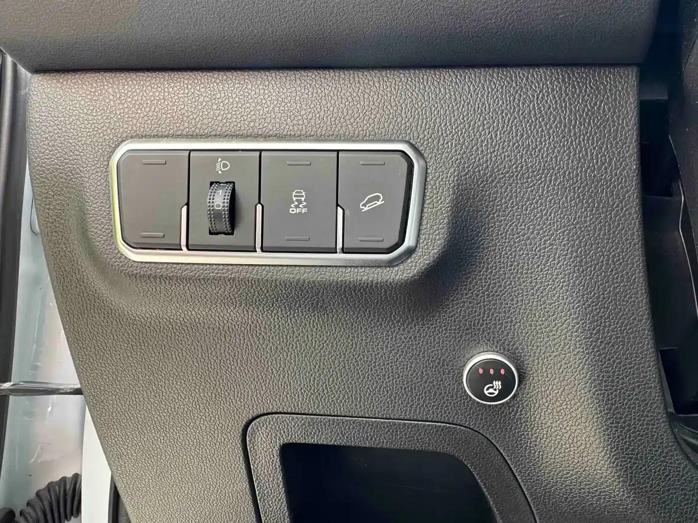 Haval M6 2023 PLUS 1.5T Manual Elite Intelligent Connectivity Edition — миниатюра 15