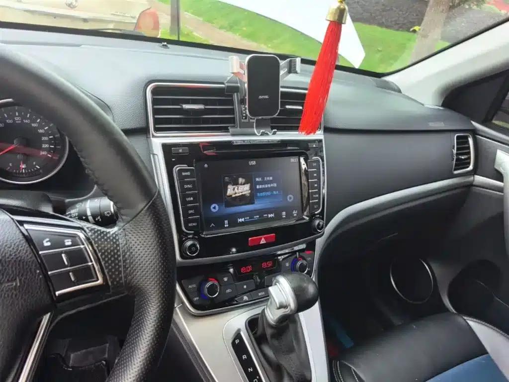Haval M6 2018 Facelift 1.5T DCT 2WD Urban Edition — миниатюра 13