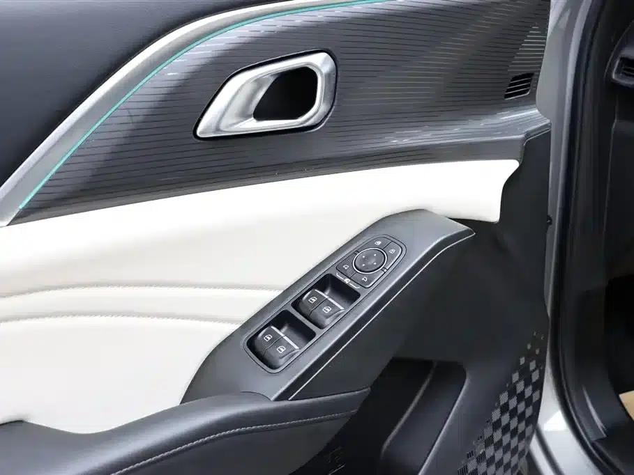 Haval Xiaolong MAX 2023 1.5L Hi4 105 4WD Navigator Edition — миниатюра 12