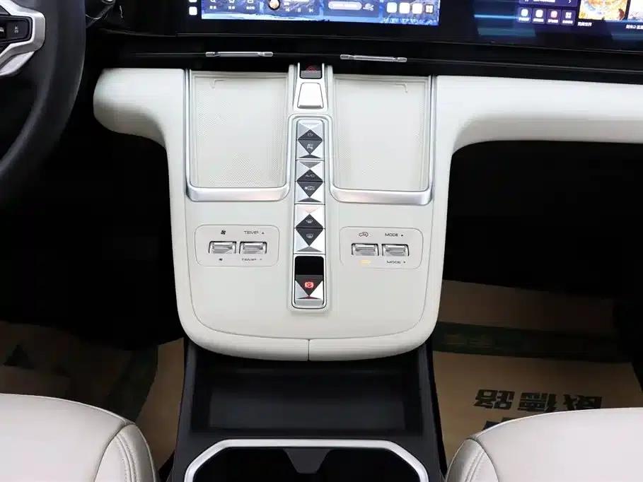 Haval Xiaolong MAX 2023 1.5L Hi4 105 4WD Navigator Edition — миниатюра 24