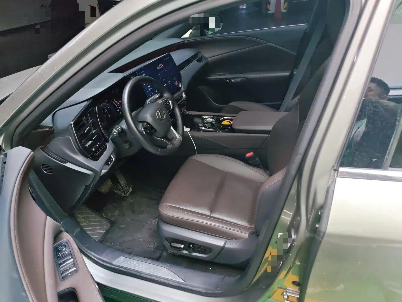 Lexus RX 2023 350h Four-Wheel Drive Enjoyment Version — миниатюра 16