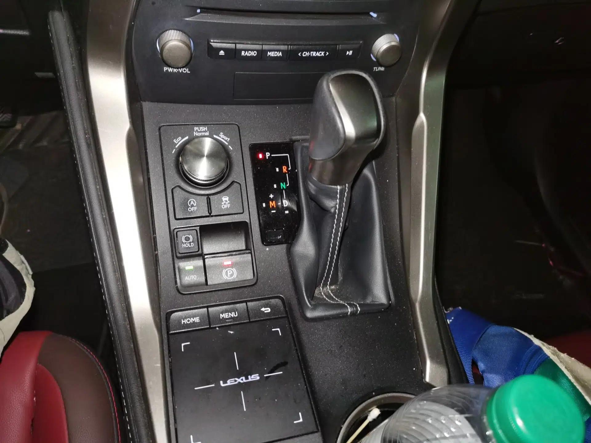Lexus NX 2017 300 Front-Wheel-Drive Limited Edition — миниатюра 15