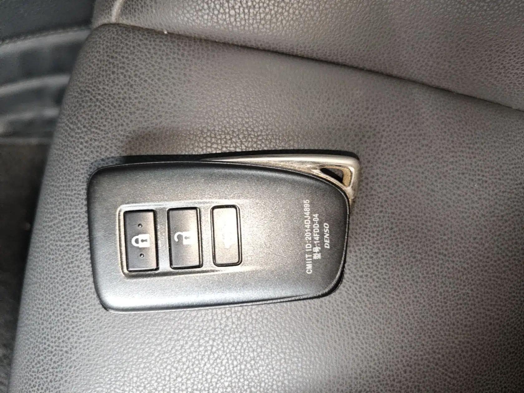 Lexus IS 2017 300 FENGSHANG Edition — миниатюра 22