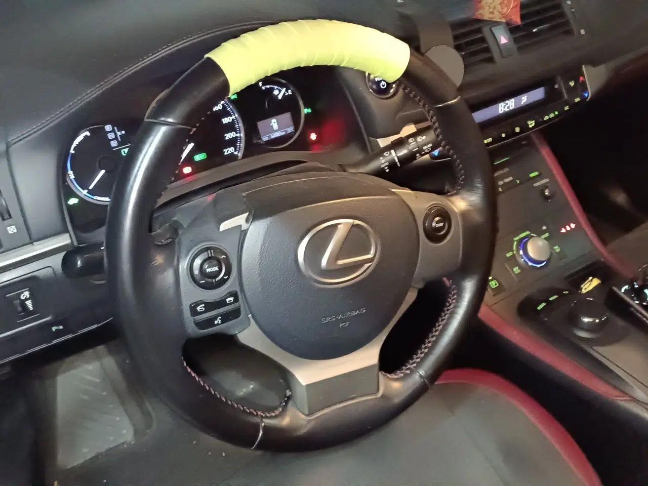 Lexus CT 2018 CT200h Colorful Life Special Limited Edition — миниатюра 11