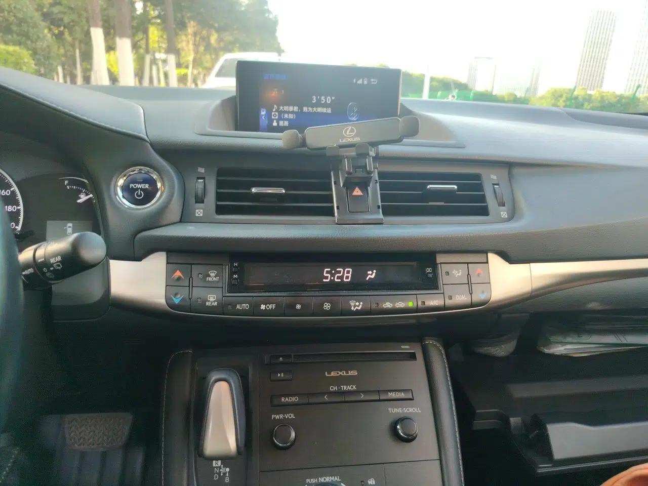Lexus CT 2017 CT200h Comfort Edition Monochrome China V Standard — миниатюра 14