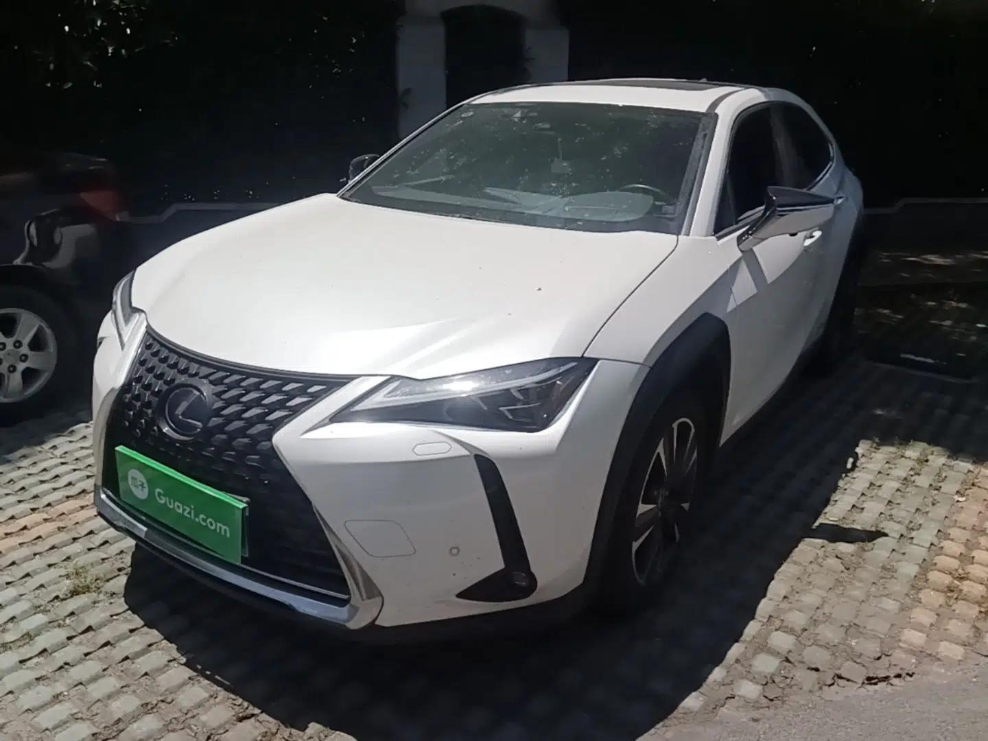 Lexus UX 2020 260h Explore & Enjoy Edition — миниатюра 1