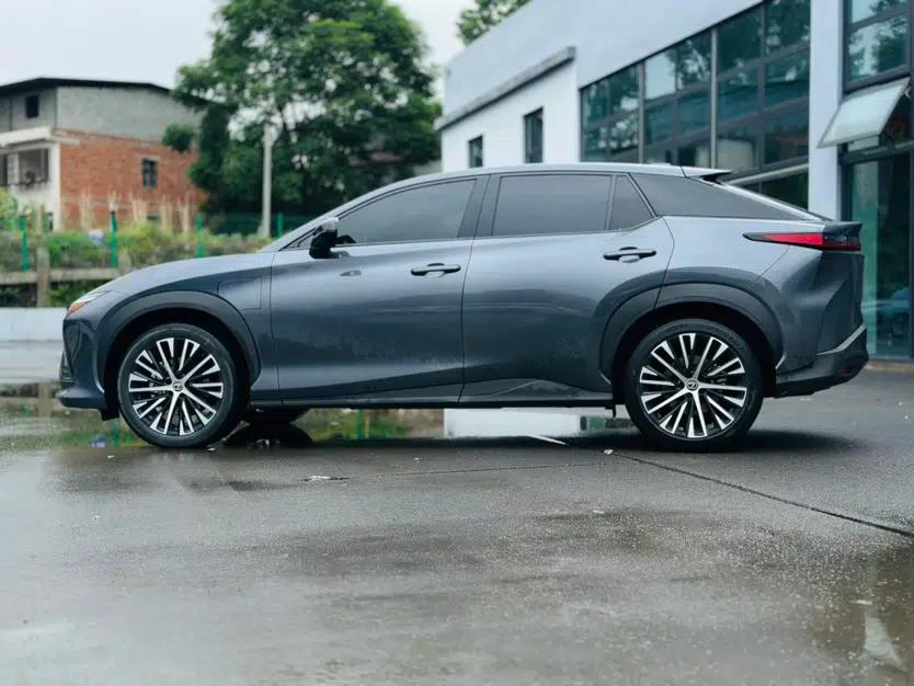 Lexus RZ 2023 450e All-Wheel Drive Luxury Edition — миниатюра 3