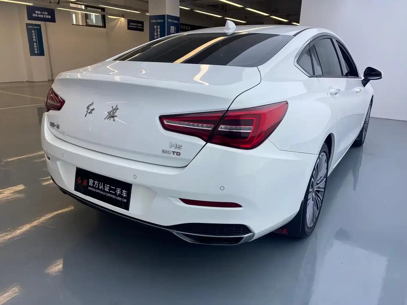 Hongqi H5 2022 Classic 1.5T DCT Flag Edition — миниатюра 17