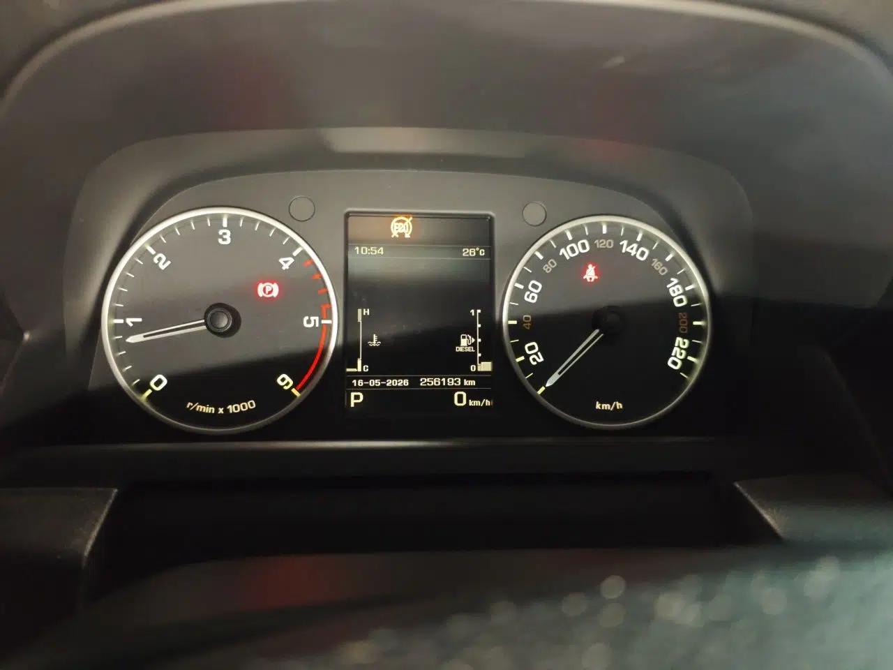 Land Rover Discovery 2014 3.0 SDV6 HSE Diesel Edition — миниатюра 12
