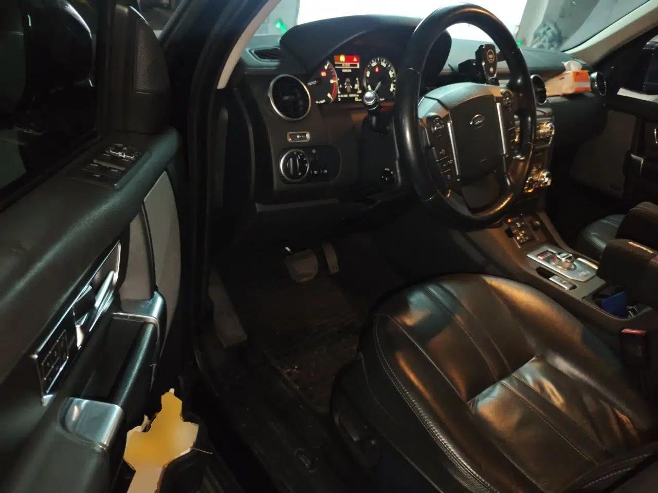 Land Rover Discovery 2014 3.0 SDV6 HSE Diesel Edition — миниатюра 17