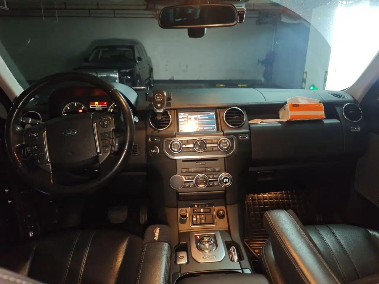 Land Rover Discovery 2014 3.0 SDV6 HSE Diesel Edition — миниатюра 10