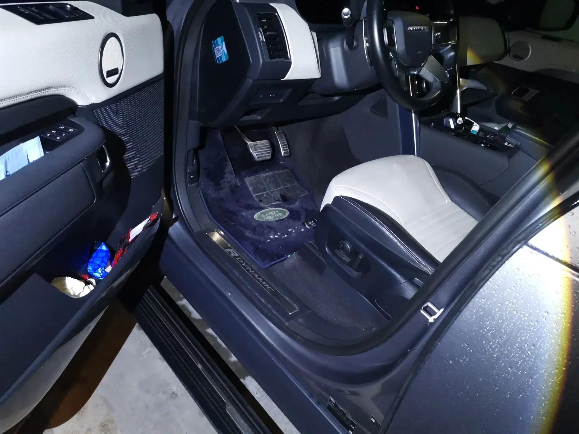 Land Rover Discovery 2021 360 PS R-Dynamic SE — миниатюра 17