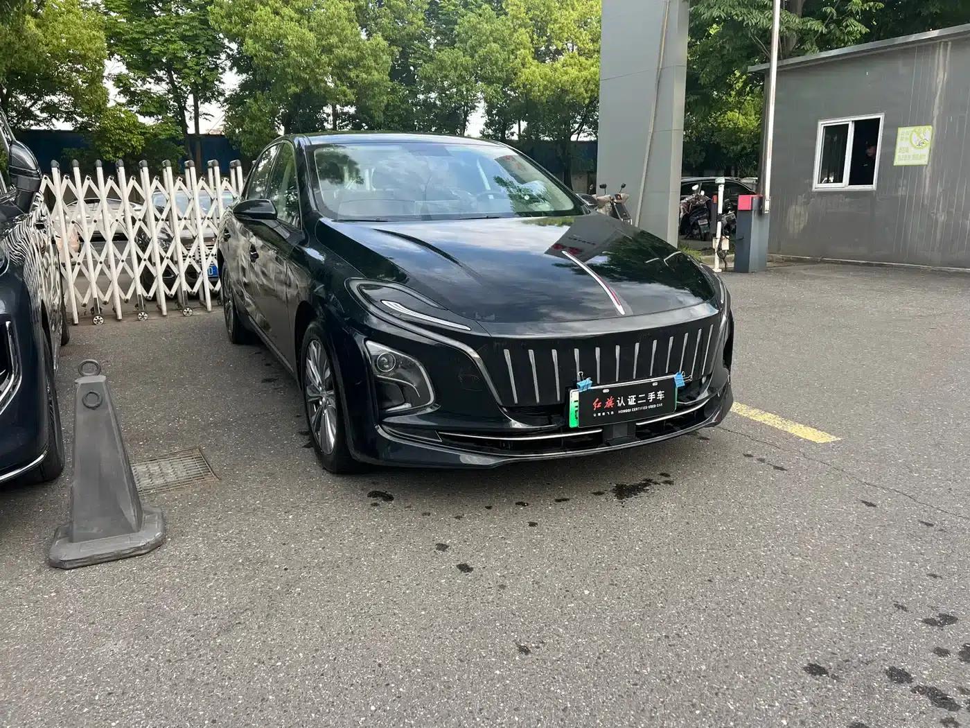 Hongqi E-QM5 2024 Model 450km Travel Edition — миниатюра 2