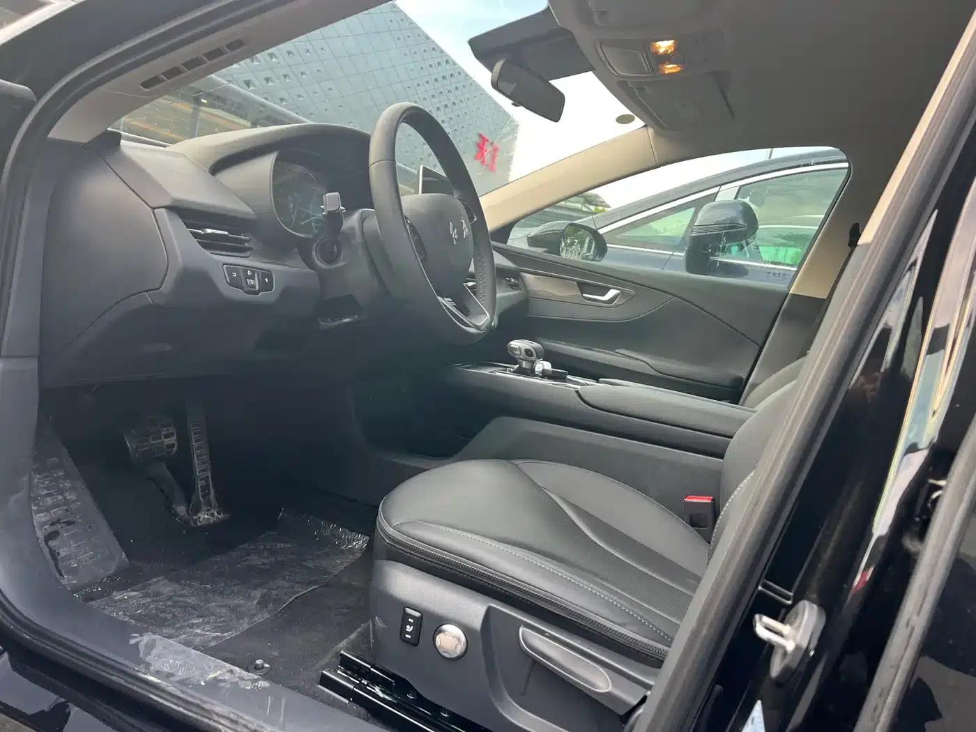 Hongqi E-QM5 2024 Model 450km Travel Edition — миниатюра 4