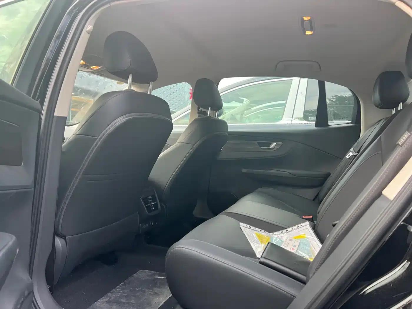 Hongqi E-QM5 2024 Model 450km Travel Edition — миниатюра 5