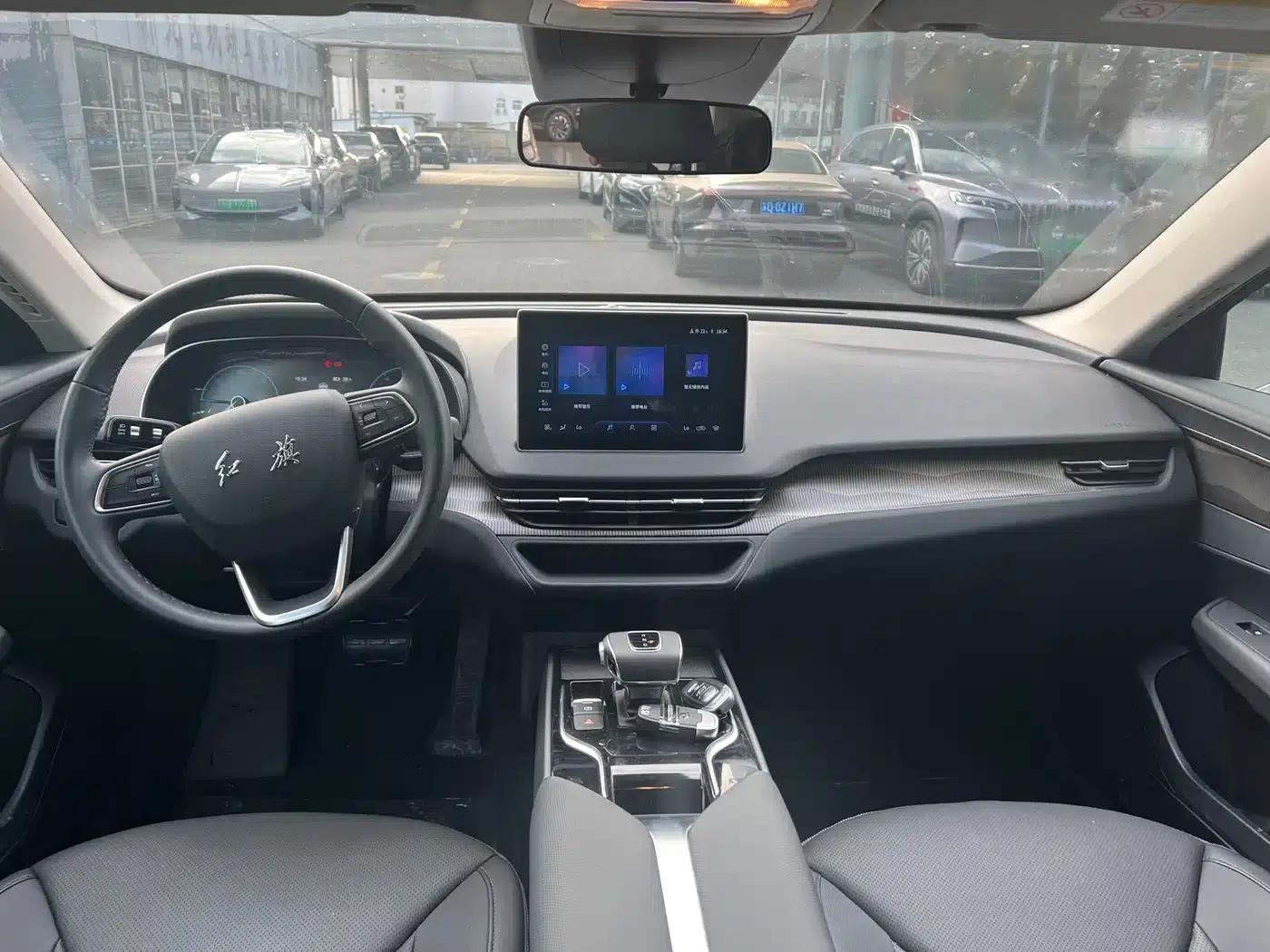 Hongqi E-QM5 2024 Model 450km Travel Edition — миниатюра 6