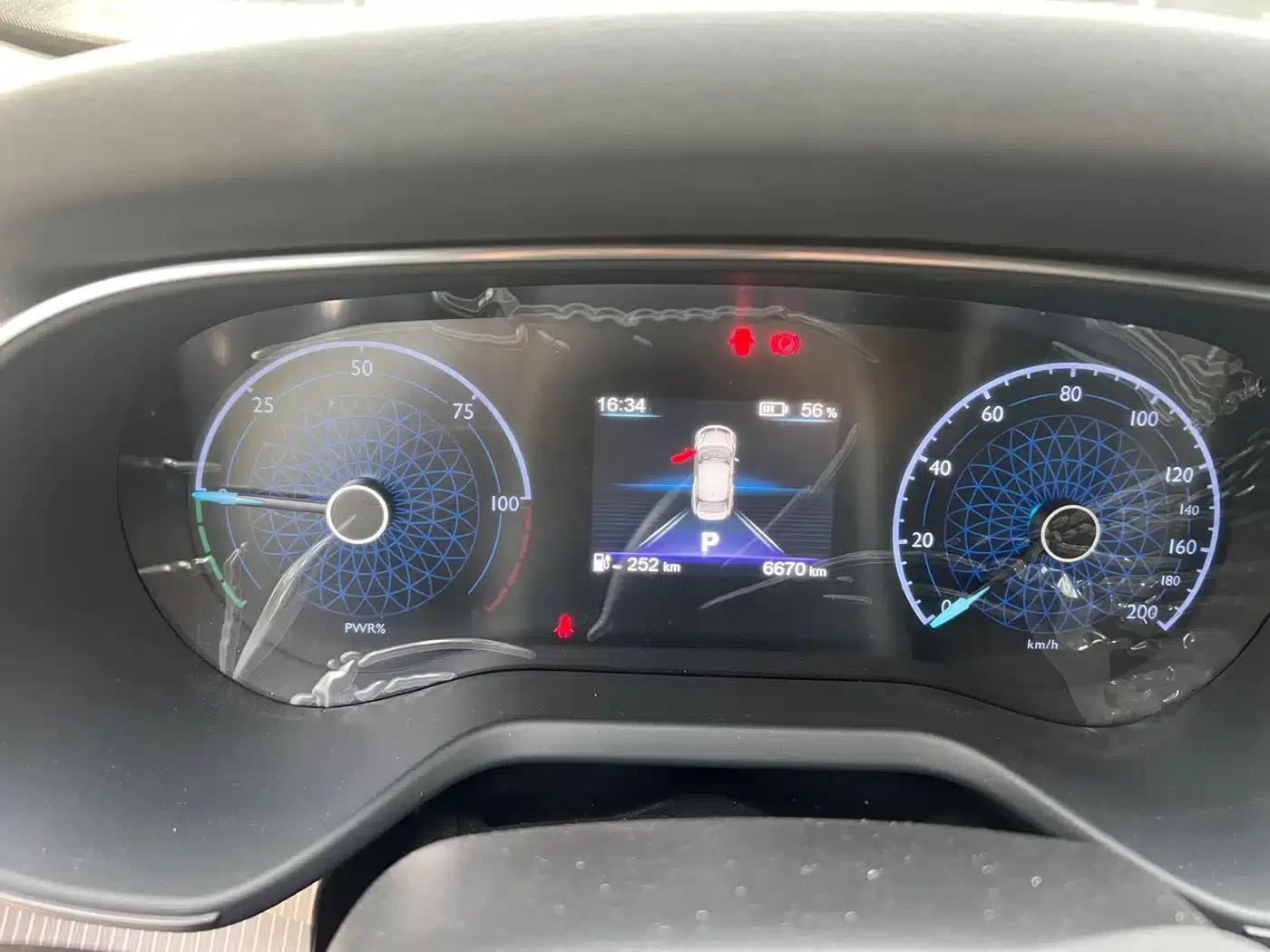 Hongqi E-QM5 2024 Model 450km Travel Edition — миниатюра 7