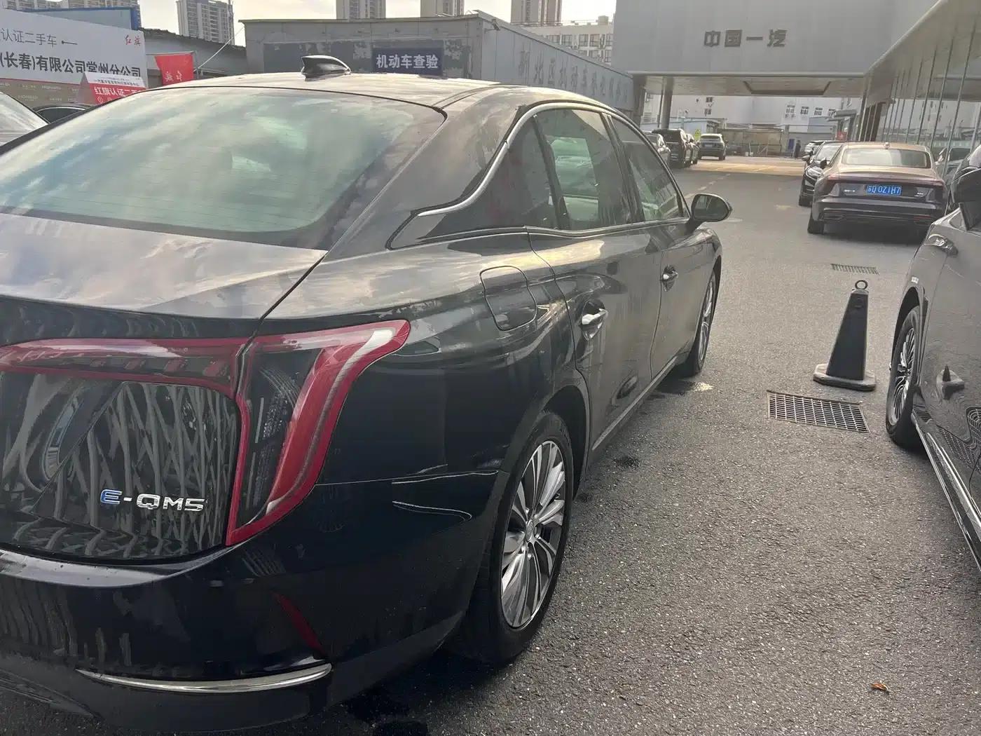 Hongqi E-QM5 2024 Model 450km Travel Edition — миниатюра 9