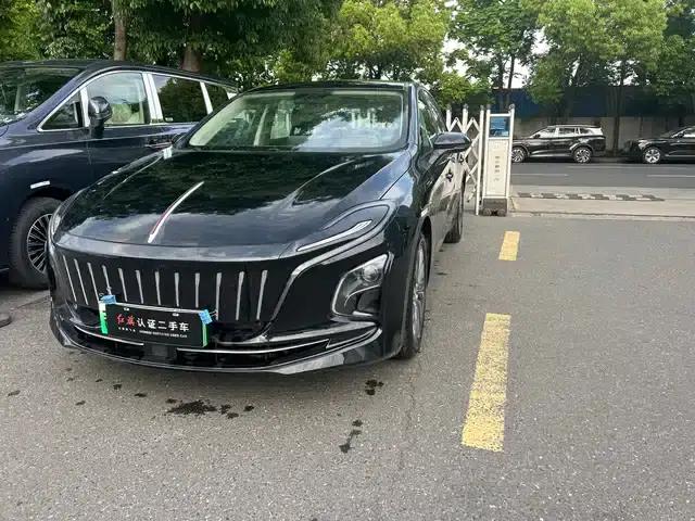 Hongqi E-QM5 2024 Model 450km Travel Edition