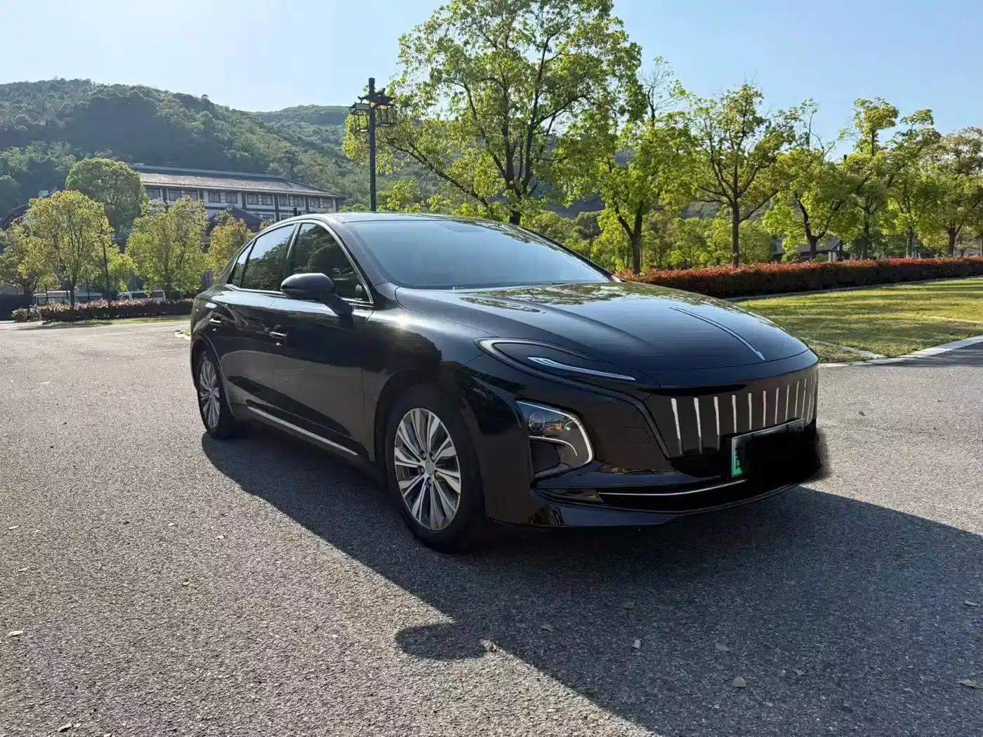 Hongqi E-QM5 2022 Model, 431km Charging Enjoyment Edition — миниатюра 3