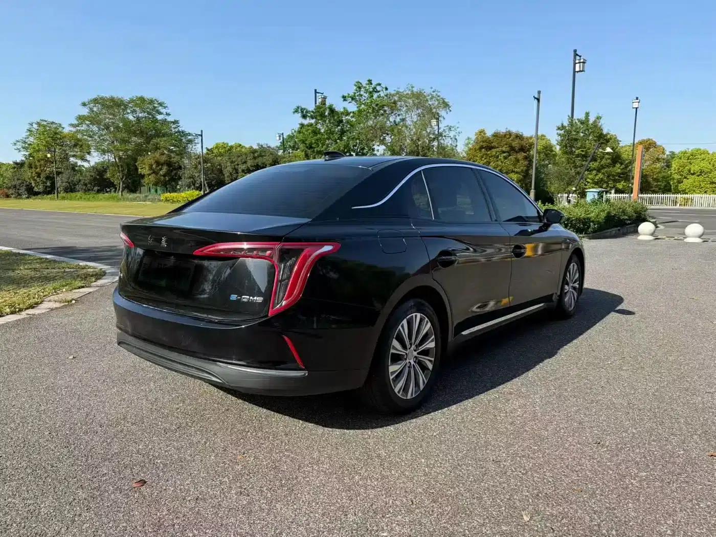 Hongqi E-QM5 2022 Model, 431km Charging Enjoyment Edition — миниатюра 9