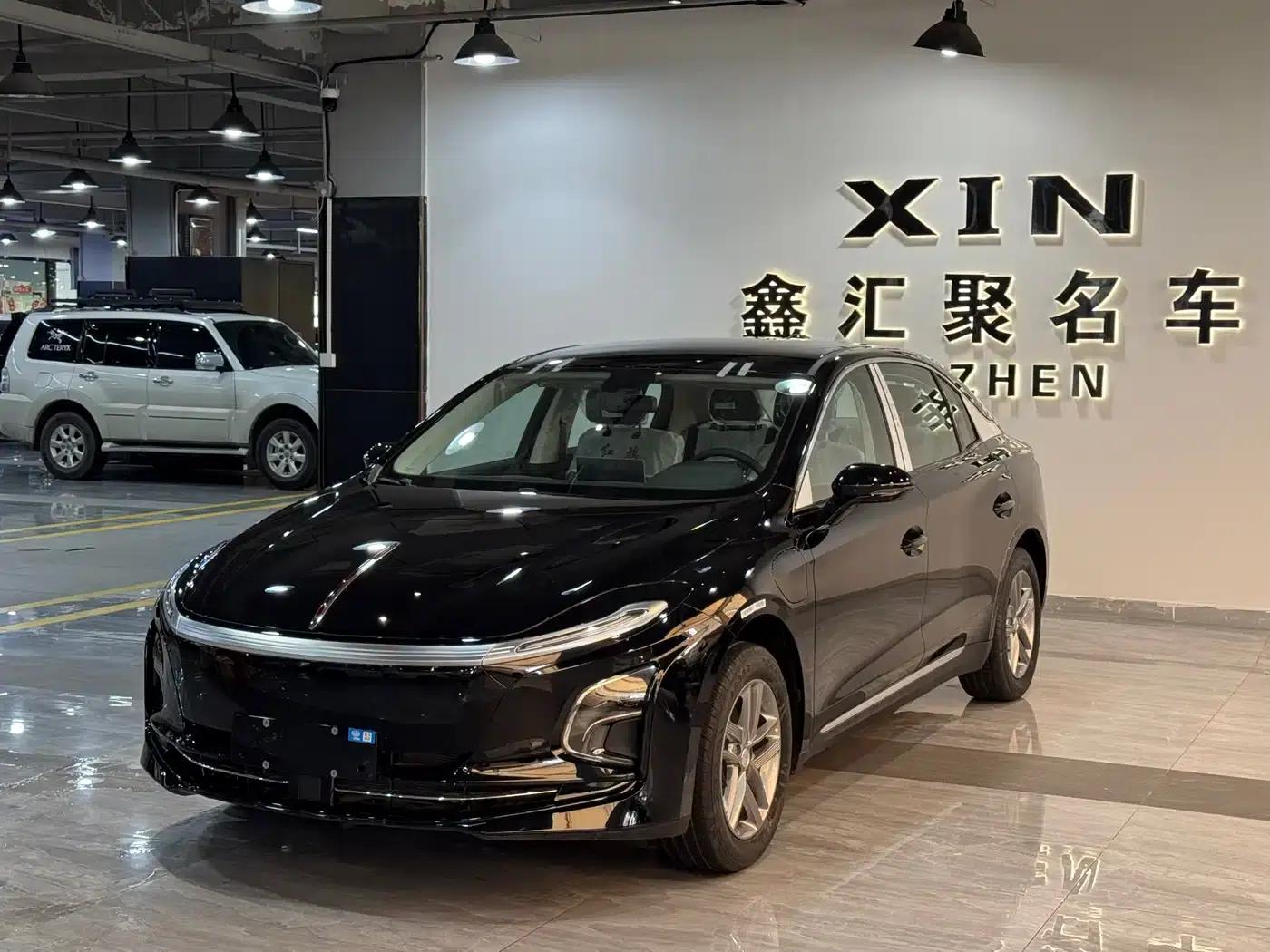 Hongqi E-QM5 2025 Model 610km Plus — миниатюра 2