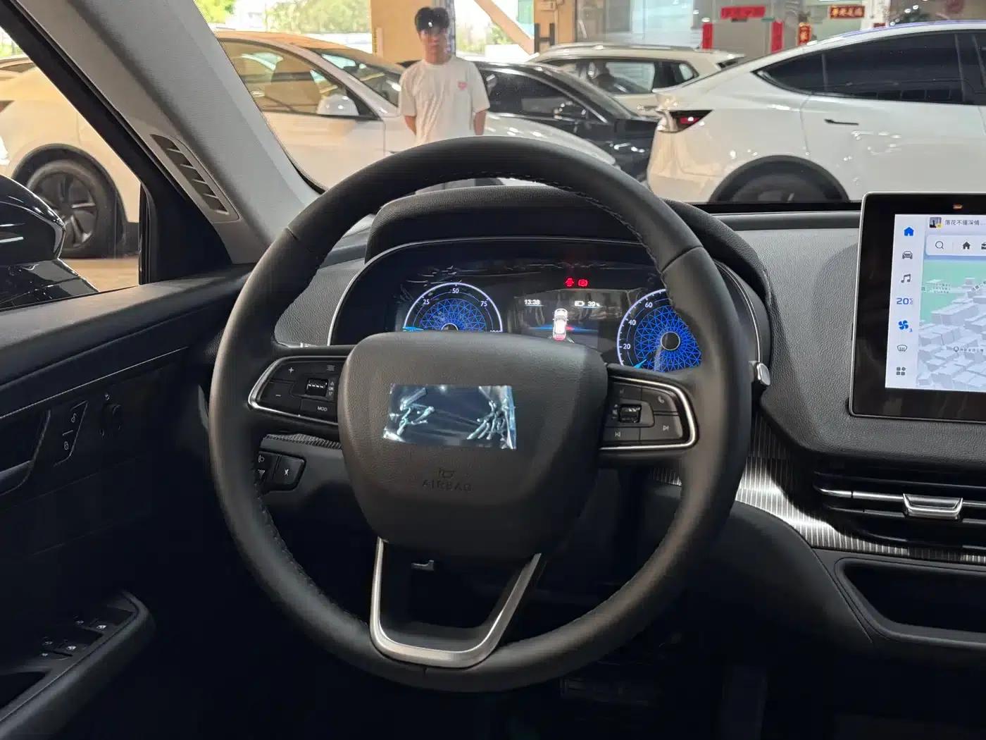 Hongqi E-QM5 2025 Model 610km Plus — миниатюра 8