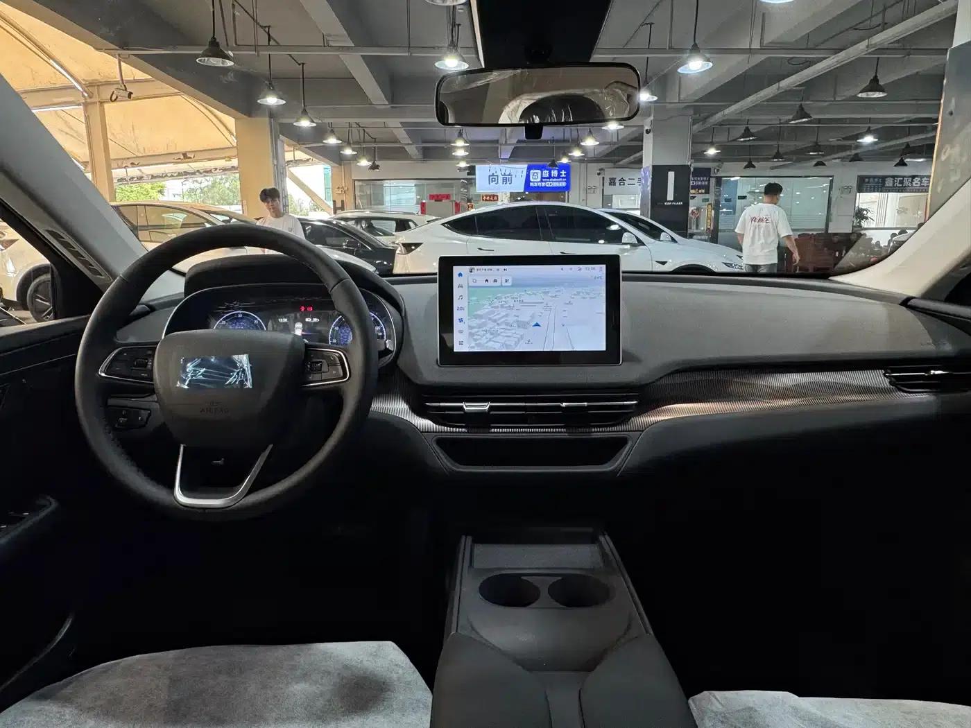 Hongqi E-QM5 2025 Model 610km Plus — миниатюра 9