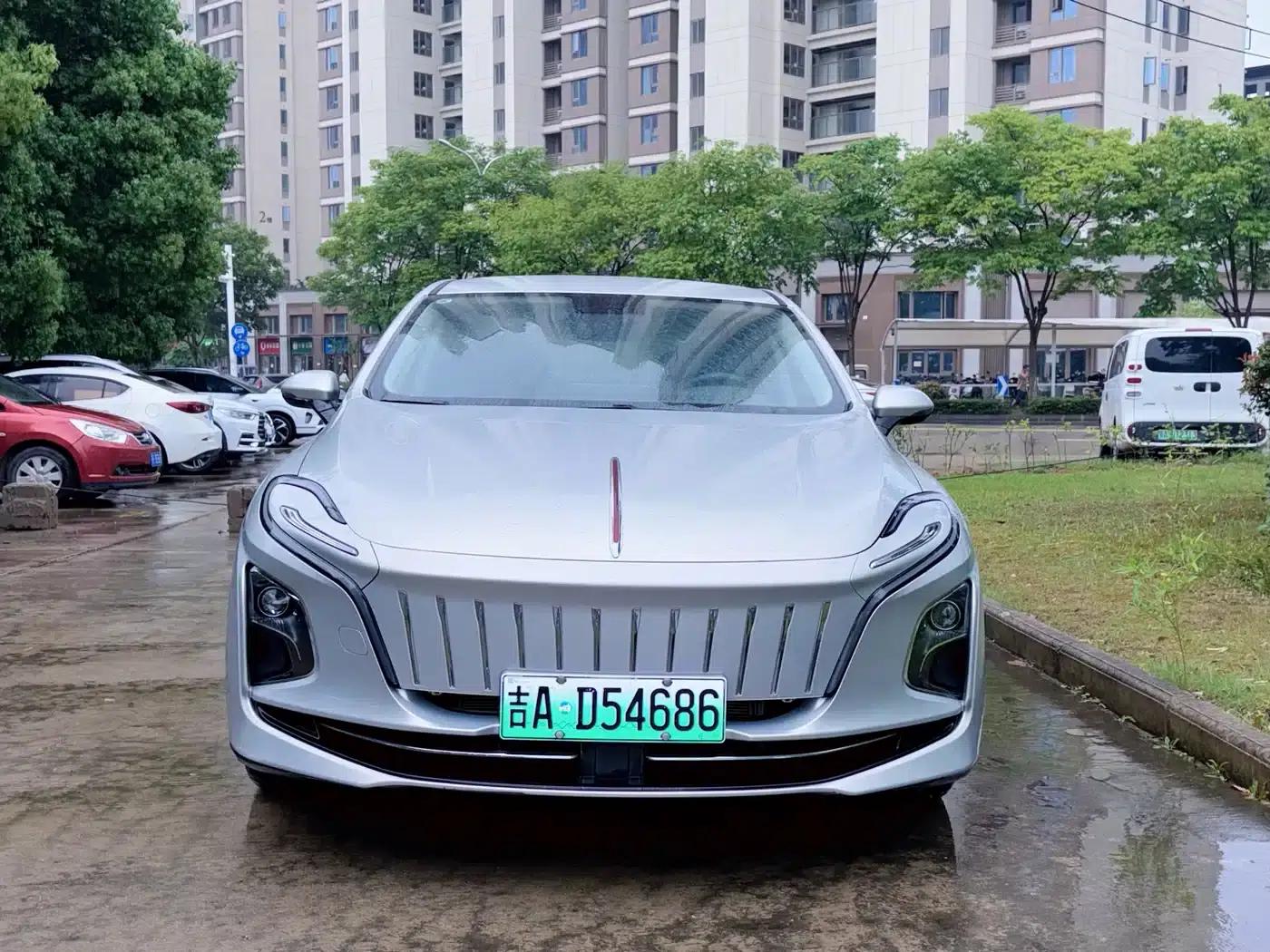 Hongqi E-QM5 2023 Basic Travel Edition — миниатюра 2