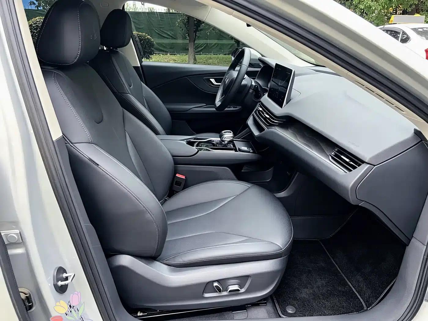 Hongqi E-QM5 2023 Basic Travel Edition — миниатюра 12