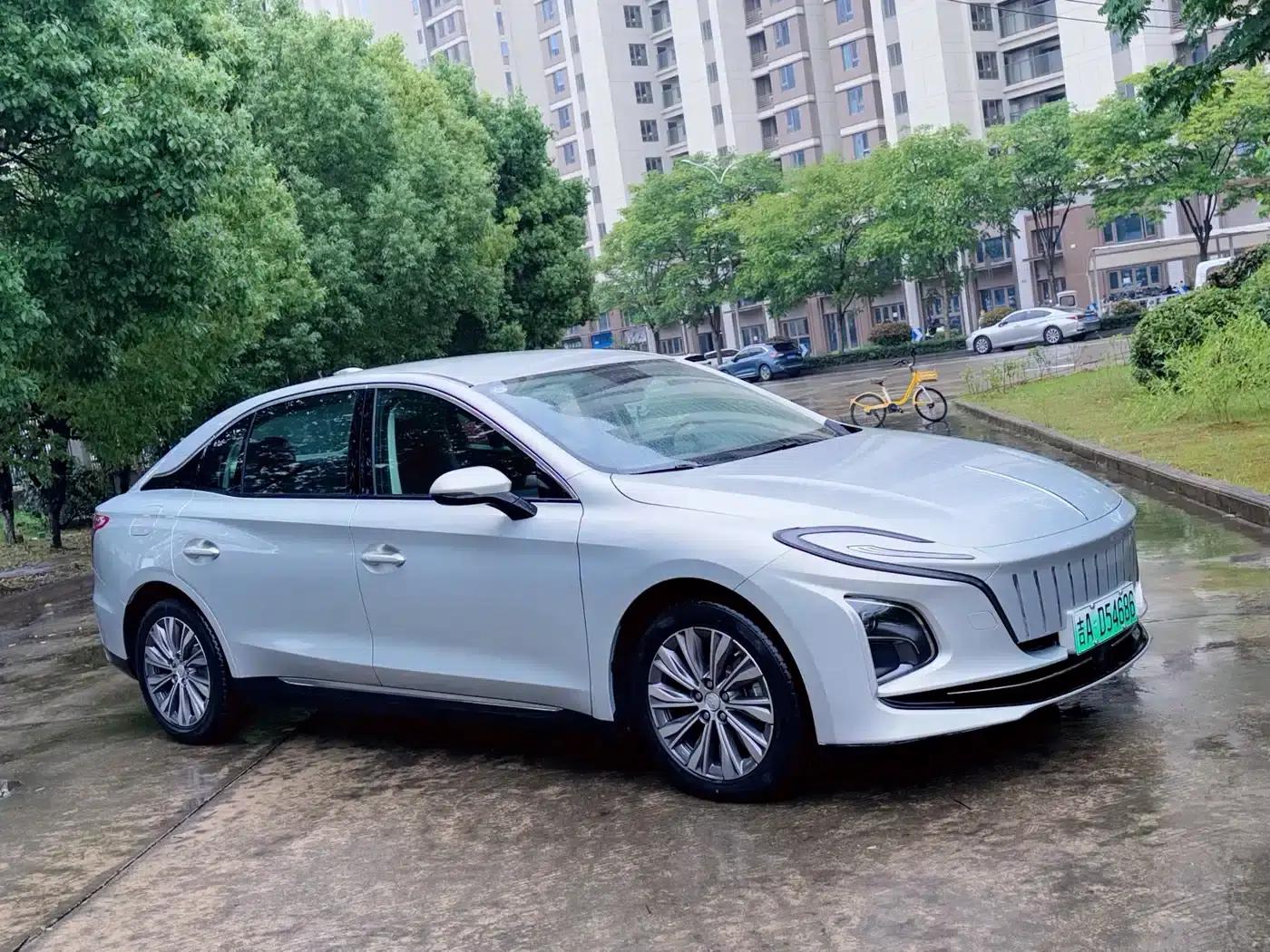 Hongqi E-QM5 2023 Basic Travel Edition — миниатюра 3