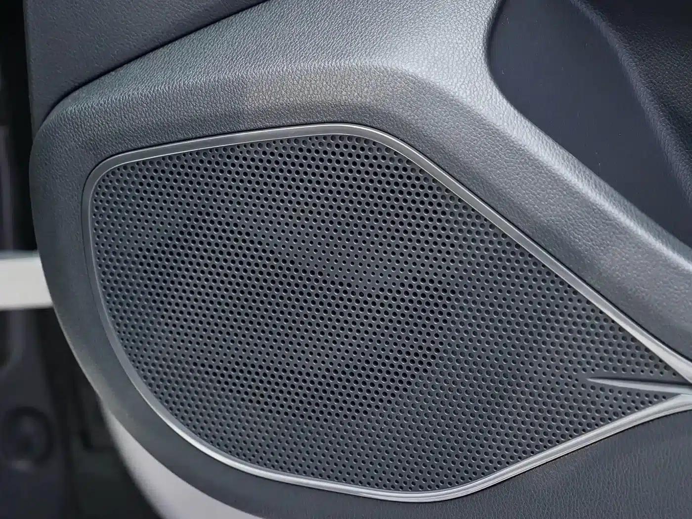 Hongqi E-QM5 2023 Basic Travel Edition — миниатюра 22