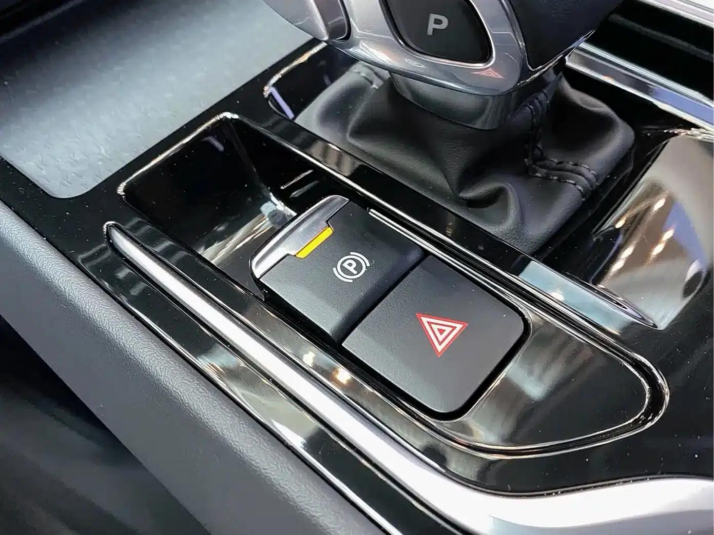 Hongqi E-QM5 2023 Basic Travel Edition — миниатюра 24