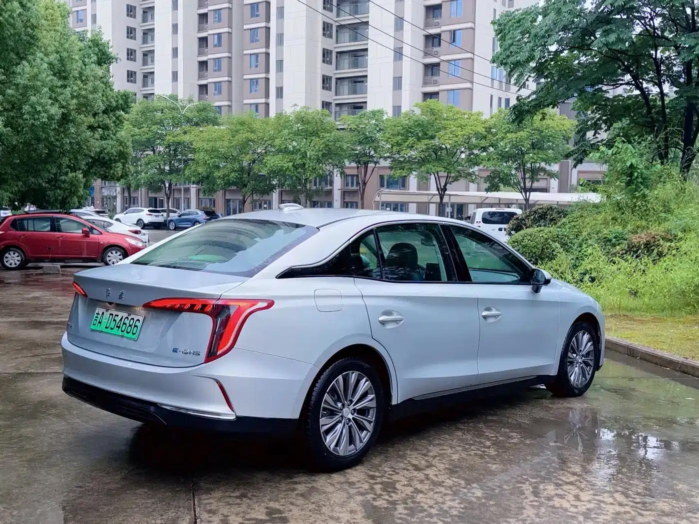 Hongqi E-QM5 2023 Basic Travel Edition — миниатюра 4
