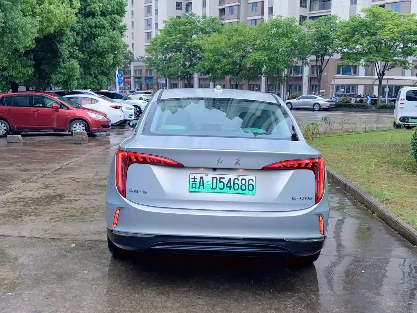 Hongqi E-QM5 2023 Basic Travel Edition — миниатюра 5