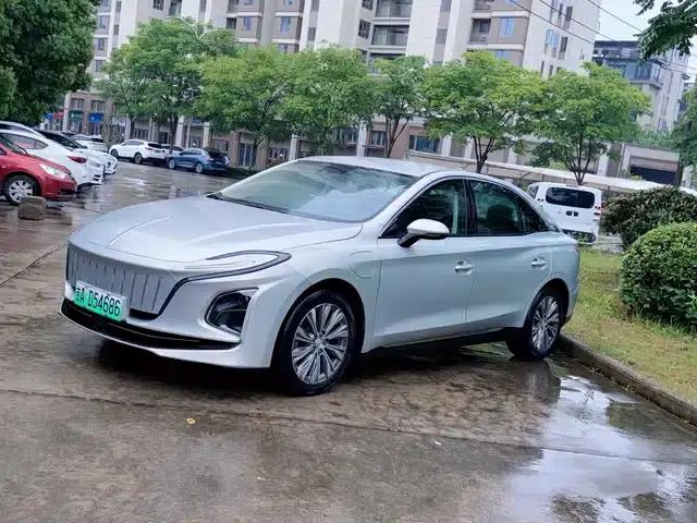 Hongqi E-QM5 2023 Basic Travel Edition