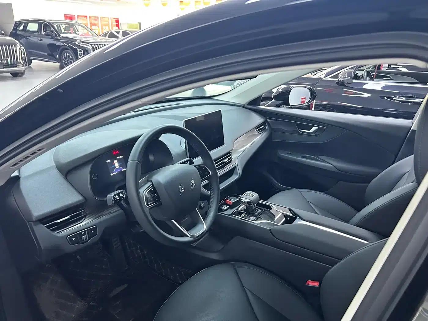 Hongqi E-QM5 2022 Model, 431km Charging Enjoyment Edition — миниатюра 4