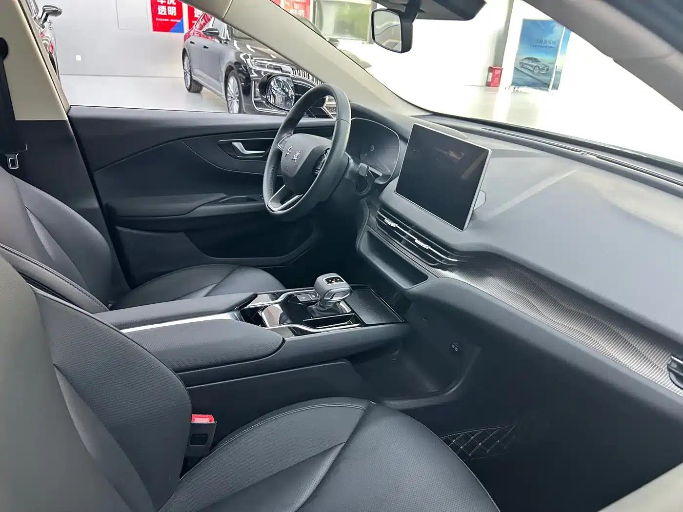 Hongqi E-QM5 2022 Model, 431km Charging Enjoyment Edition — миниатюра 4