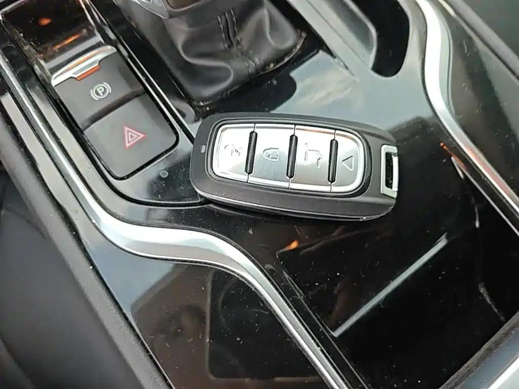 Hongqi E-QM5 2021 Charging Flagship Edition — миниатюра 9