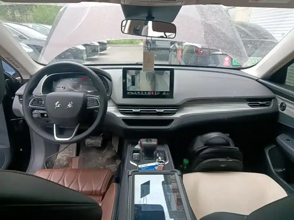 Hongqi E-QM5 2023 Model 620km PLUS — миниатюра 10
